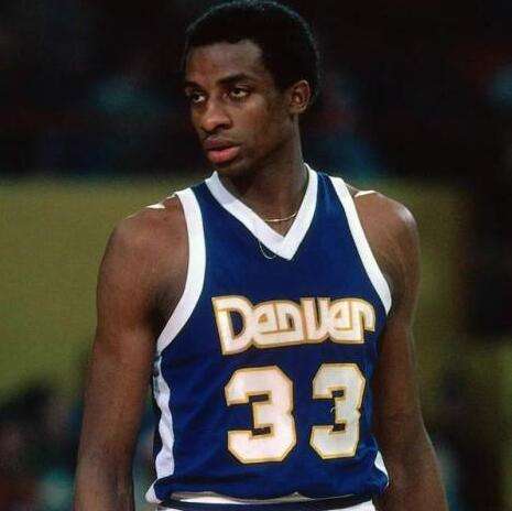 在肋部与中 在肋部与中